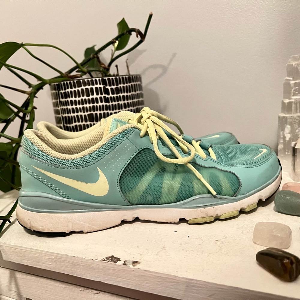 Nike Tennis Shoes for Women